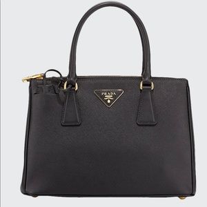 Médium Prada Saffiano leather bag